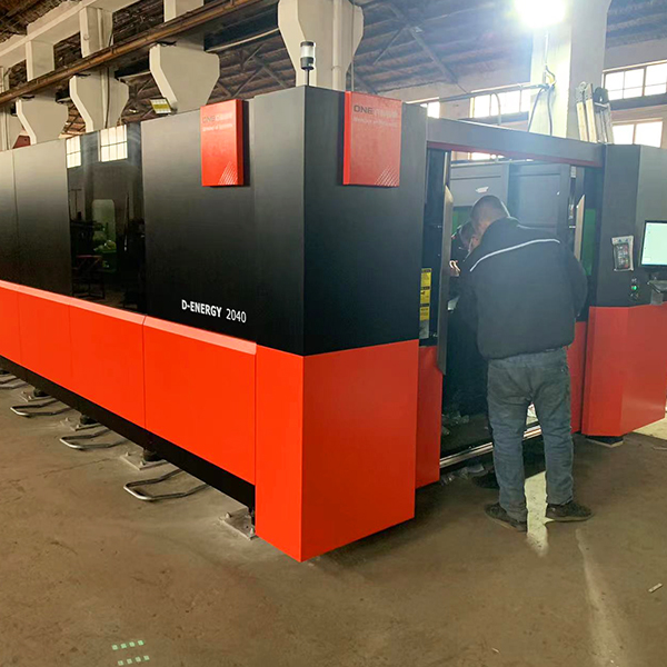 新型激光切割機於2023年11月中旬抵達我們的車間